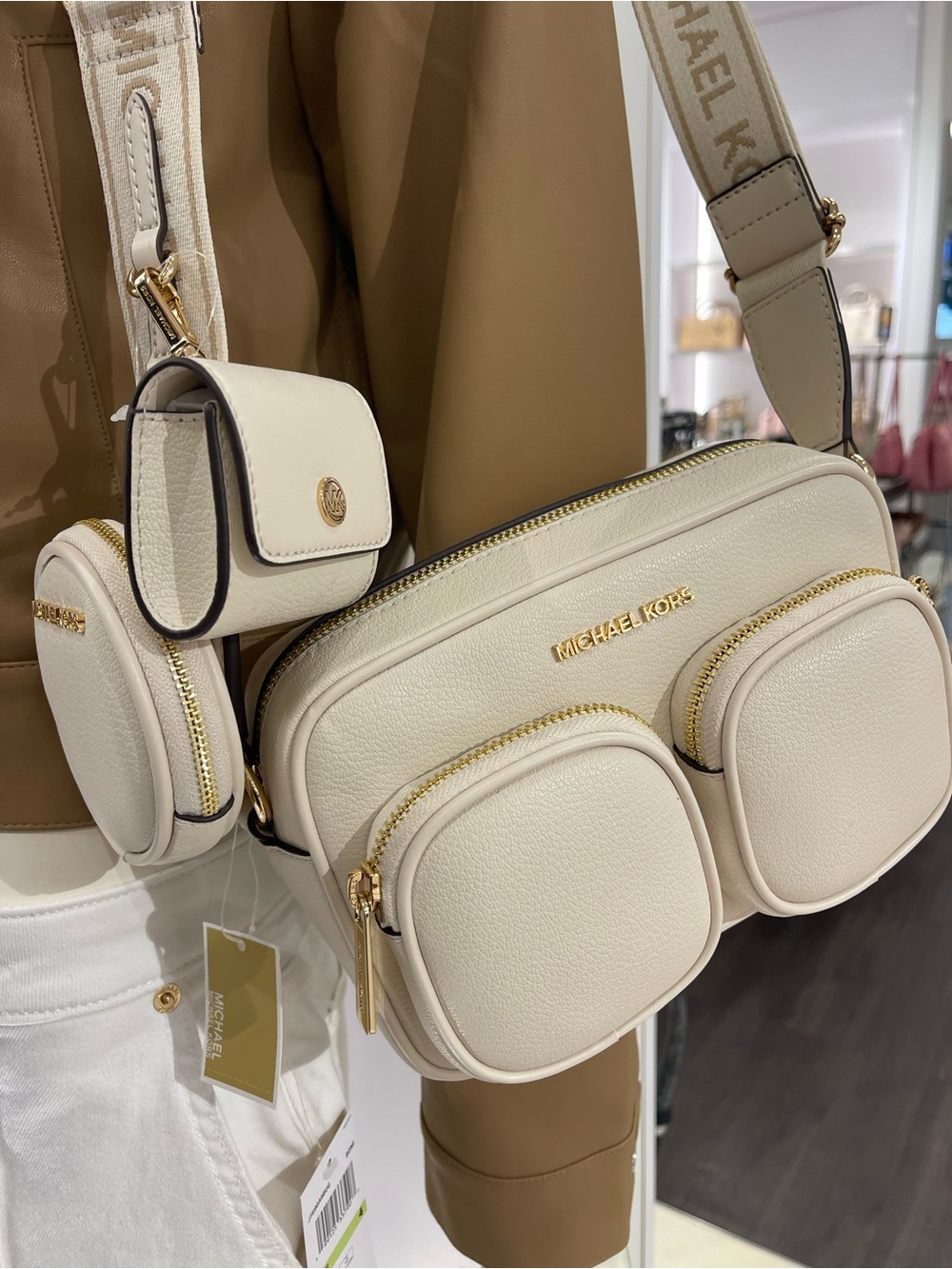 Michael Kors Jet Set Travel Med Pocket Leather Messenger XBody With Attachments
